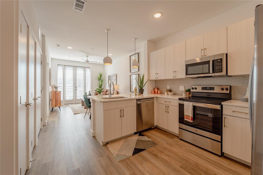 Dallas Condo: 105 South Bishop Avenue