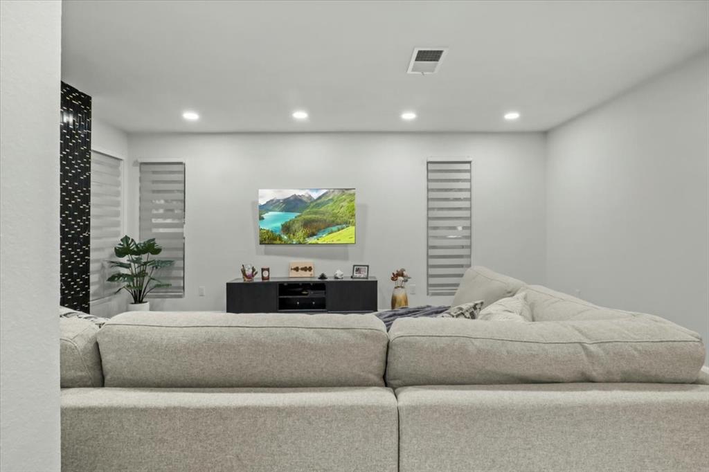 Grapevine Condo: 1916 Shorewood Drive