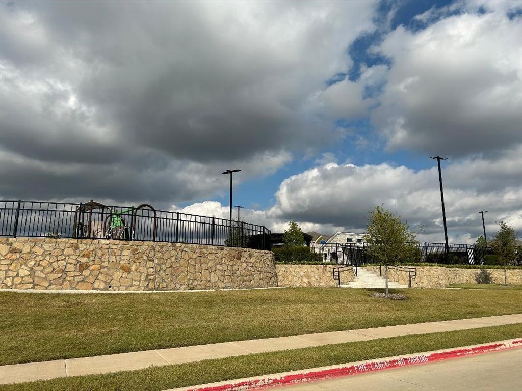 McKinney Condo: 520 Midnight Oak Drive