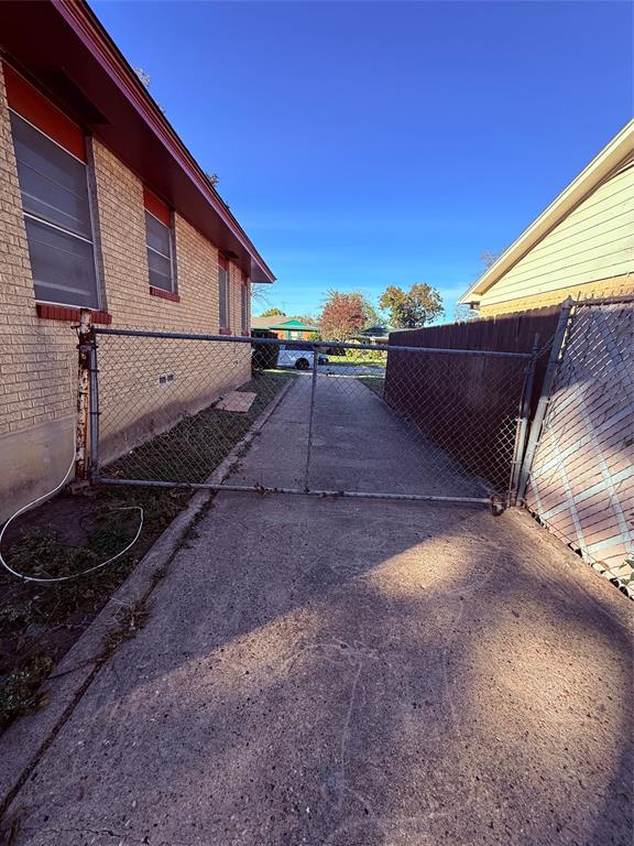 Garland Condo: 914 Bandera Lane