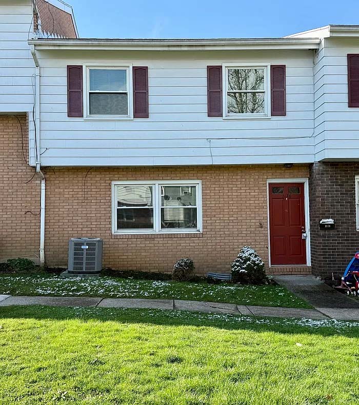 Akron Townhome: 2176 Thurmont Rd