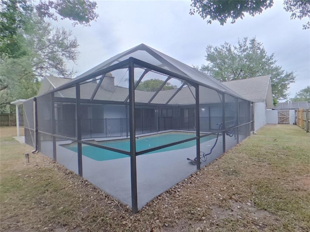 Valrico Condo: Undisclosed Address