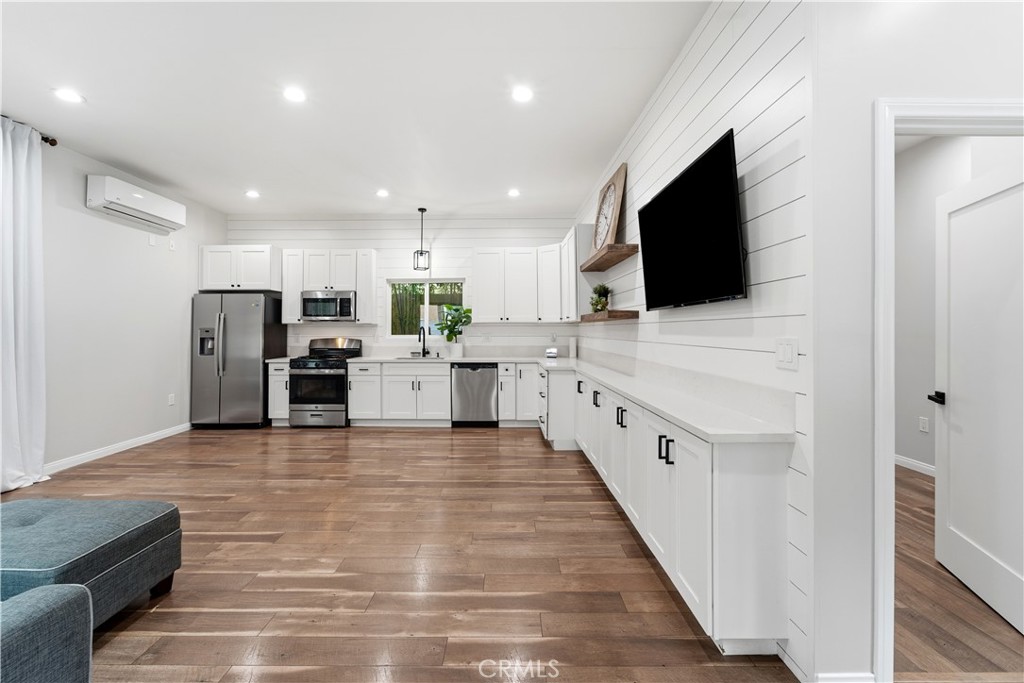 Tarzana Condo: 5702 Donna Avenue