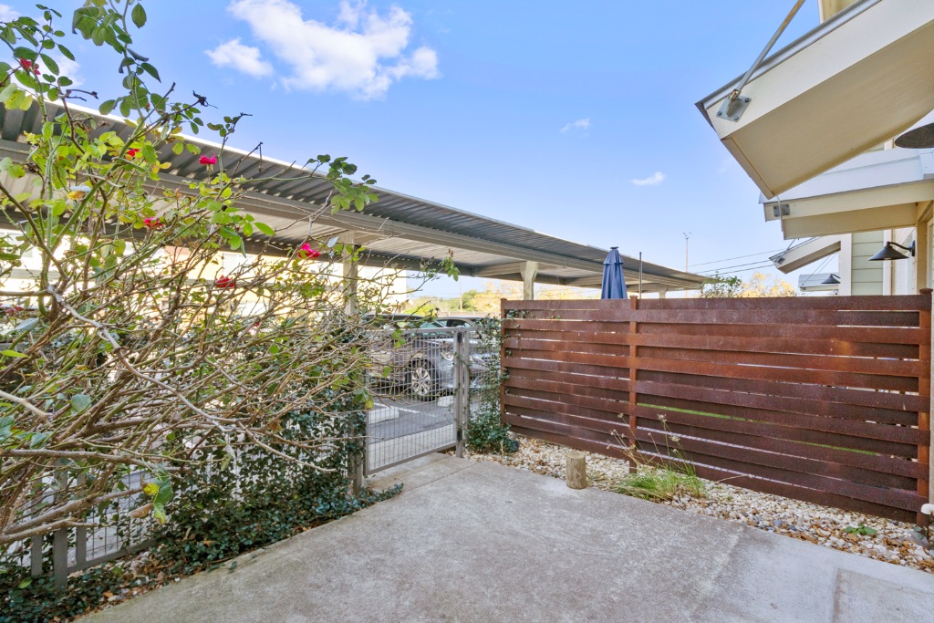 Austin Condo: 1101 Grove Boulevard