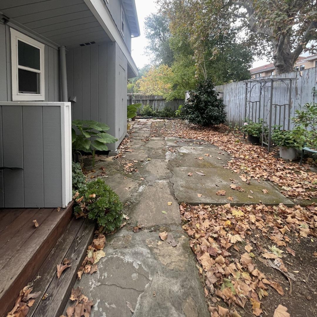 Redwood City Condo: 134 Cypress Street