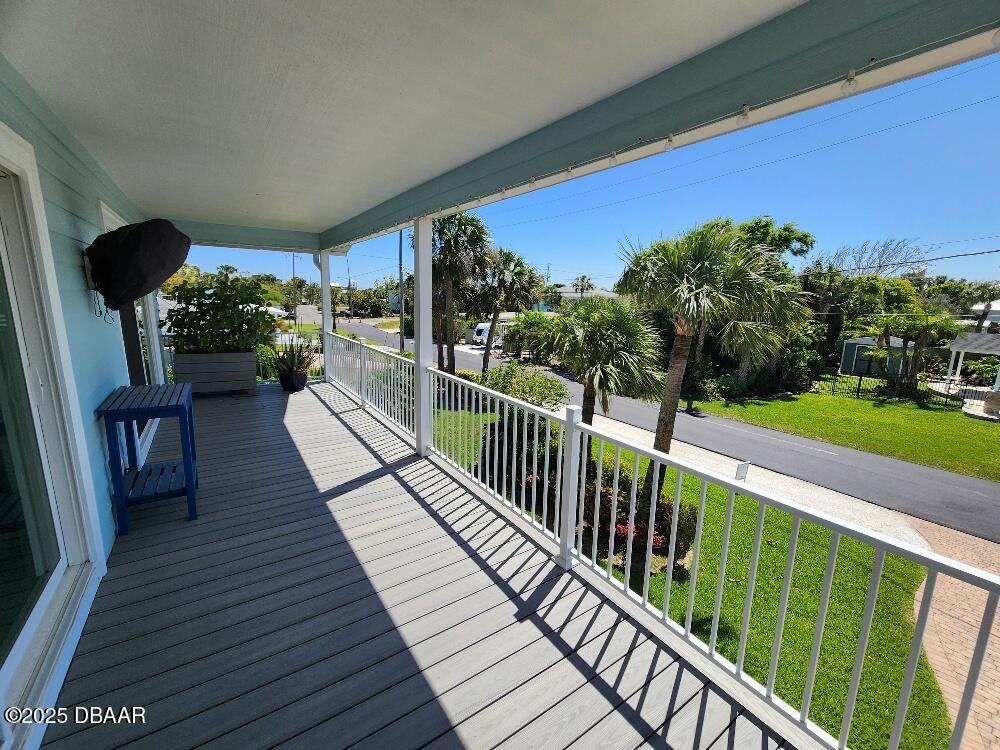New Smyrna Beach Condo: 110 Surf Street
