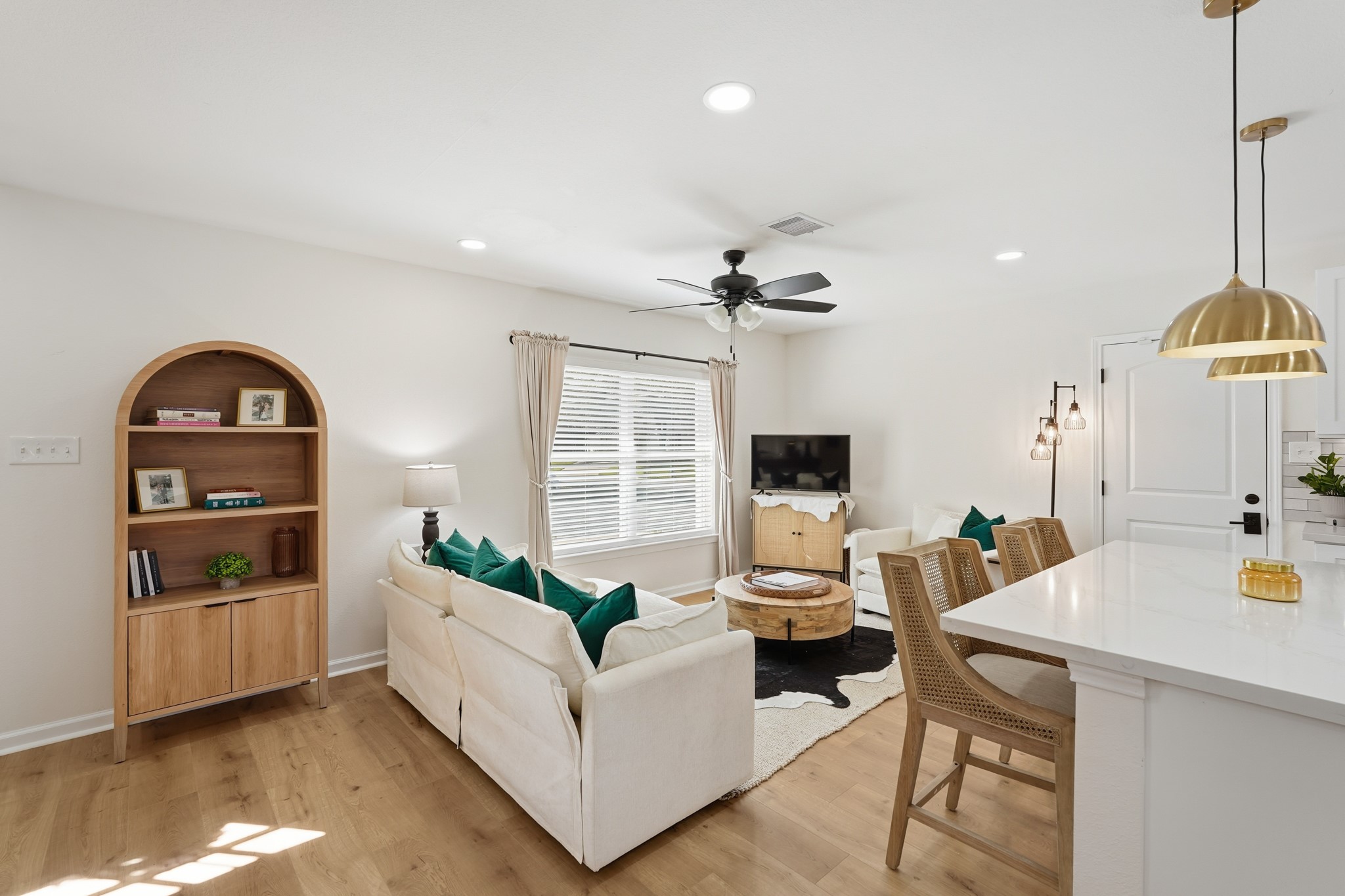 Bellville Condo: 712 East Kuehn Street