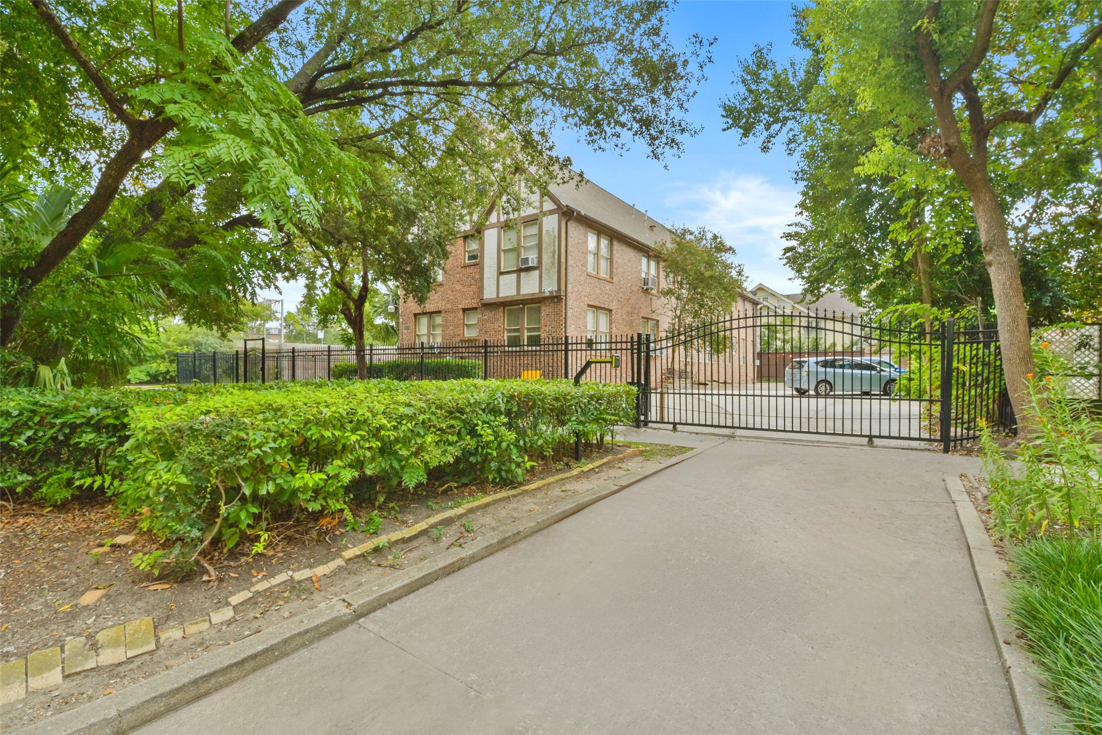 Houston Condo: 436 Westmoreland Street