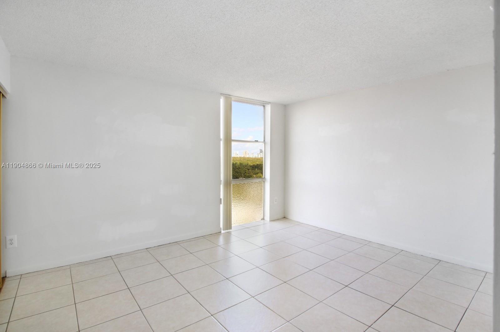 North Miami Condo: 2350 Northeast 135th Street