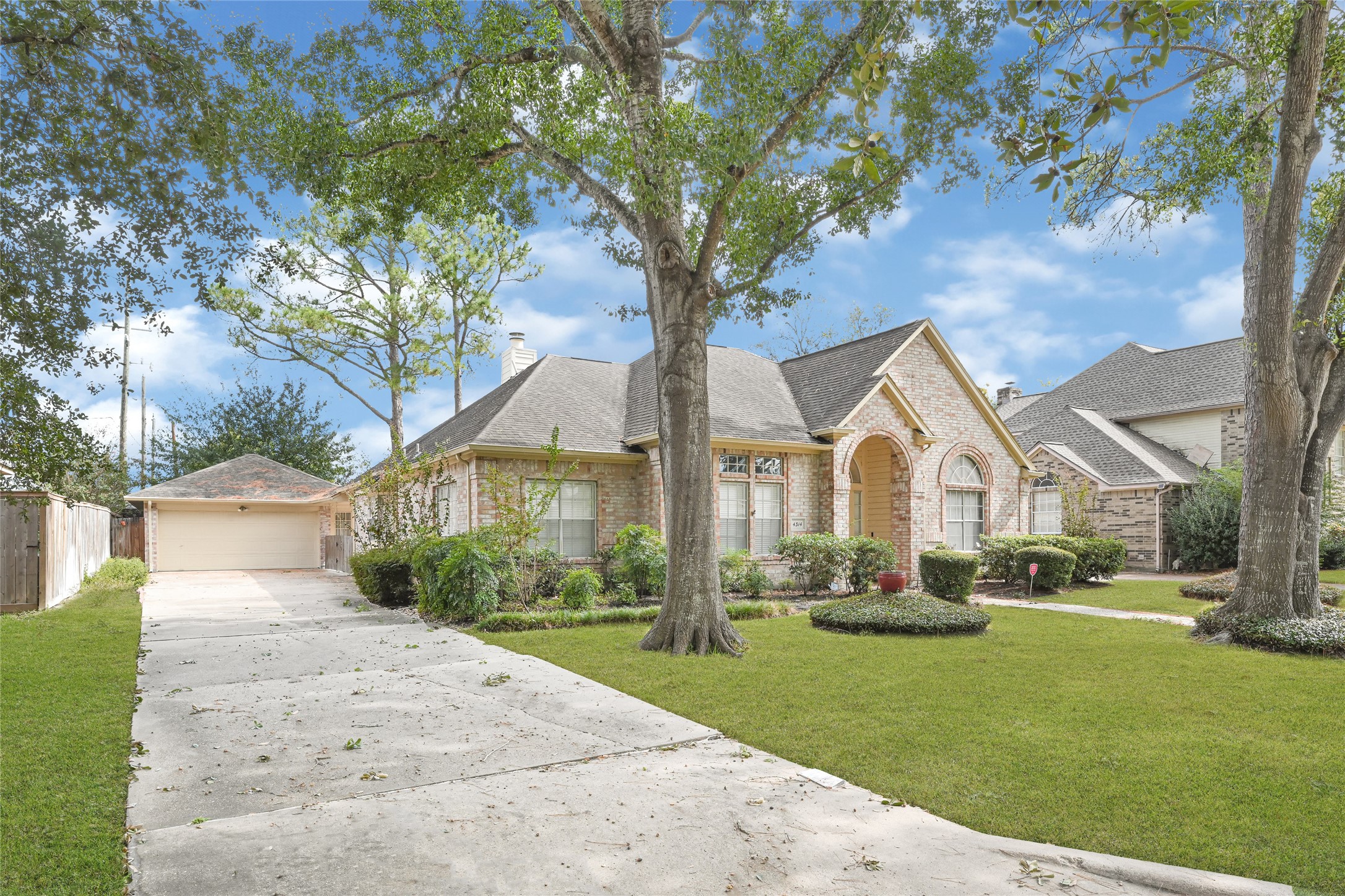 Houston Condo: 4314 Amber Lake Drive