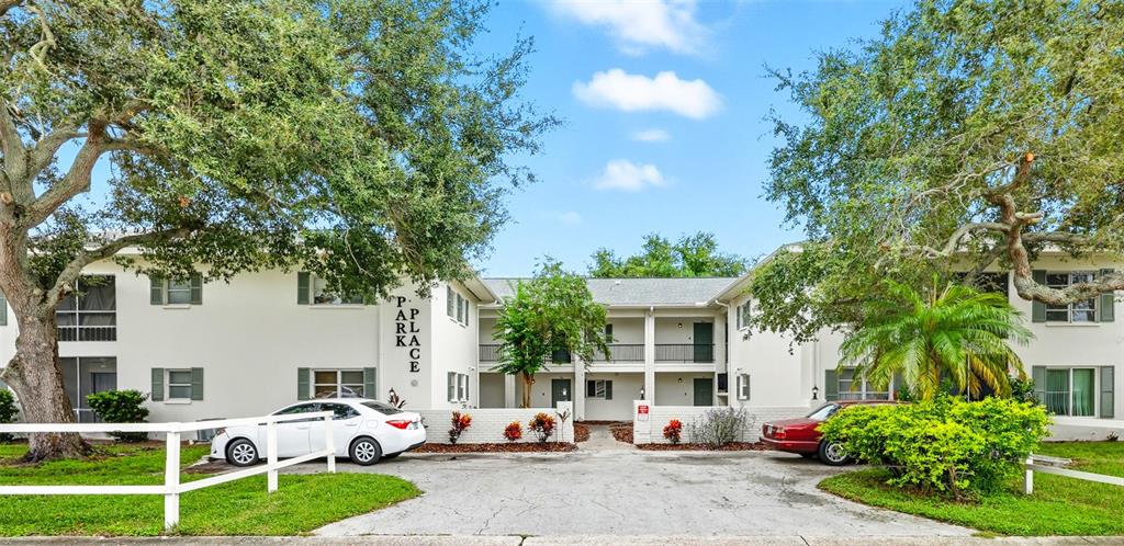Clearwater Condo: 600 South Betty Lane