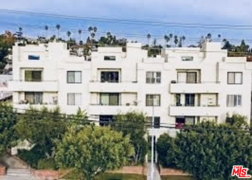 Los Angeles Condo: 3544 South Centinela Avenue