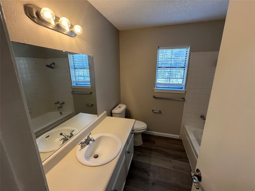 Dallas Condo: 272 Buttercup Lane