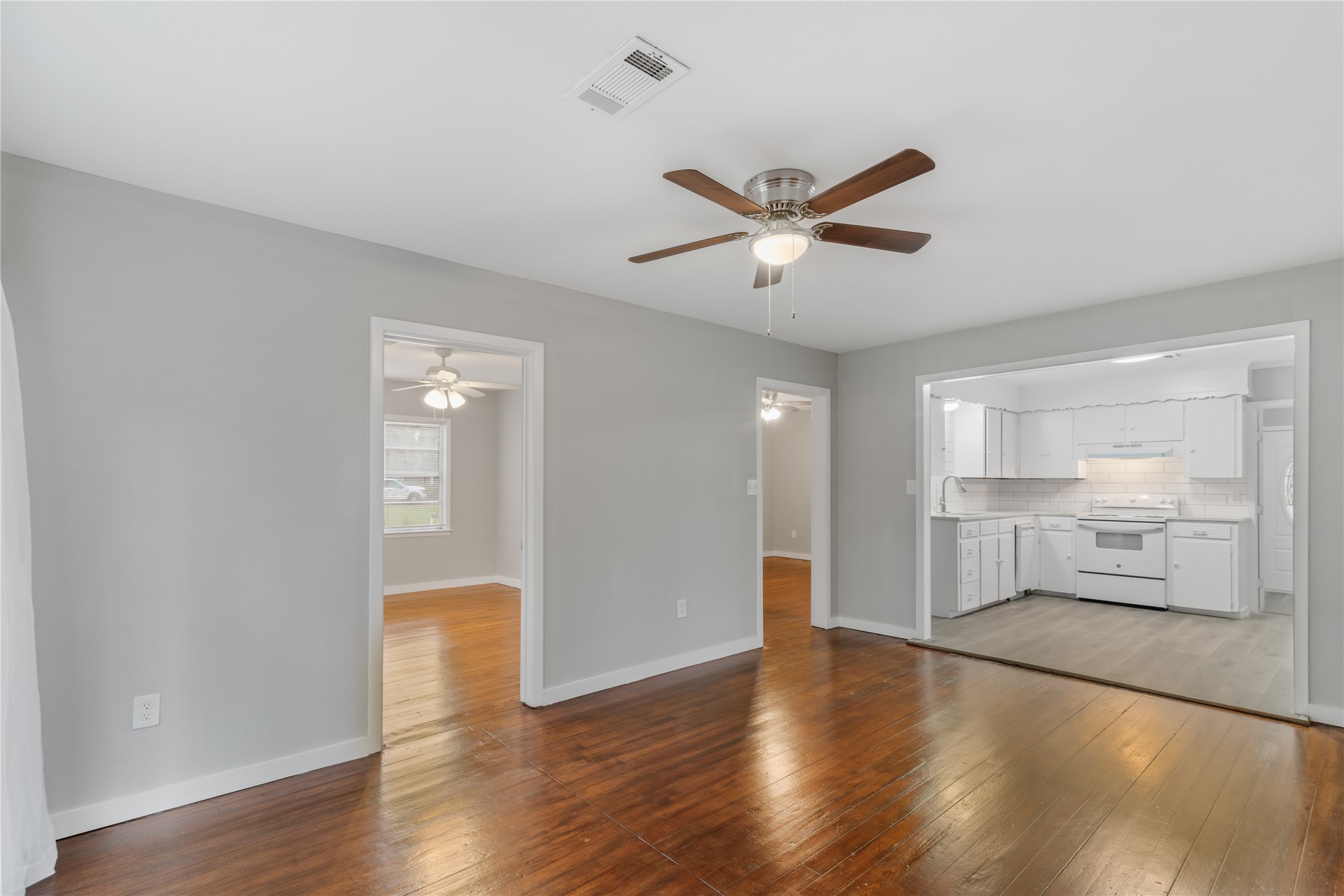 Richmond Condo: 615 Riveredge Drive
