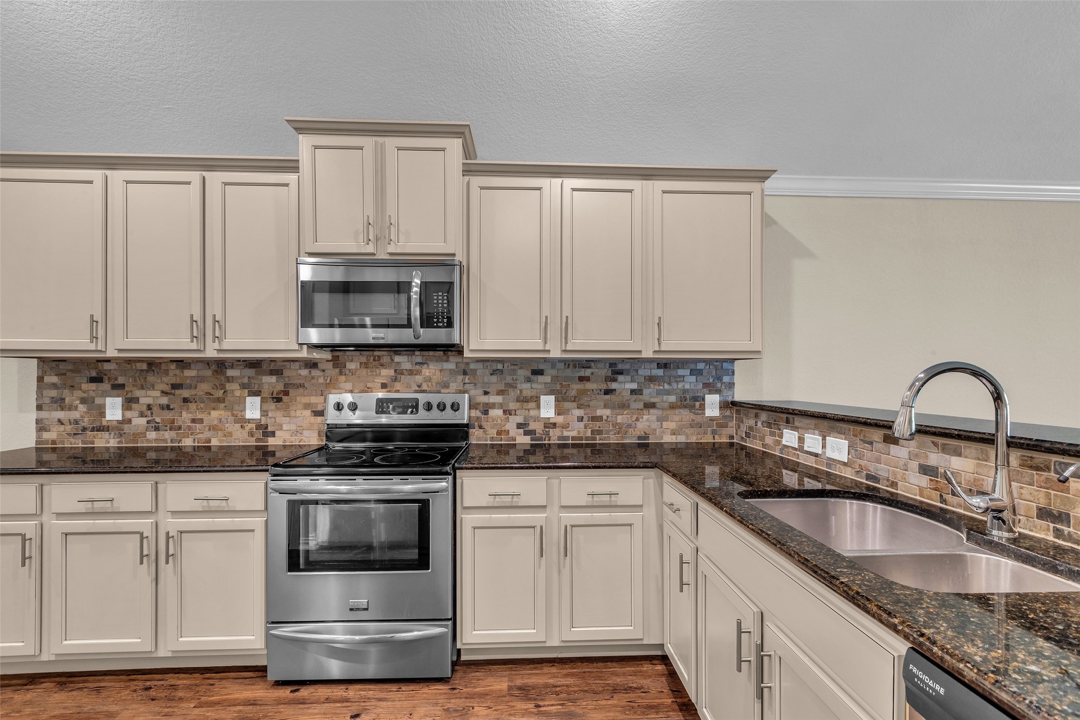 Willis Condo: 9023 South Comanche Circle