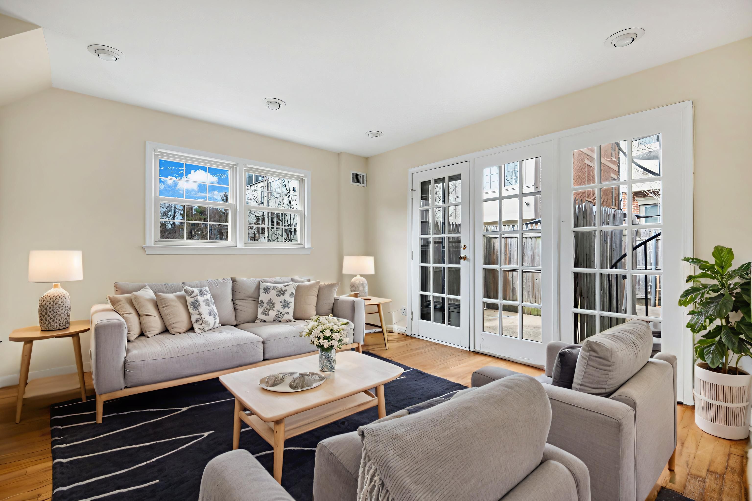 Washington Condo: 4450 Macarthur Blvd NW