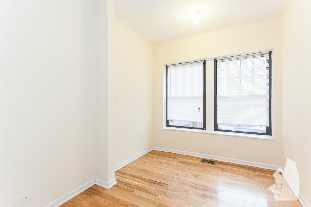 Chicago Condo: 654 W Cornelia Ave