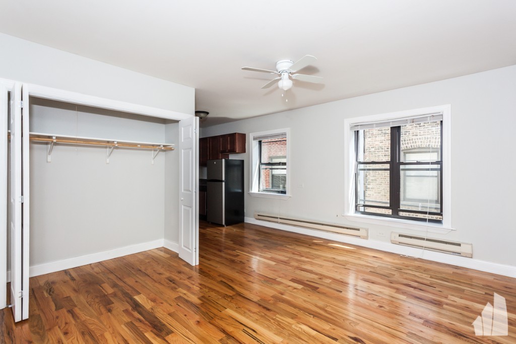 Chicago Condo: 815 W Cornelia Ave