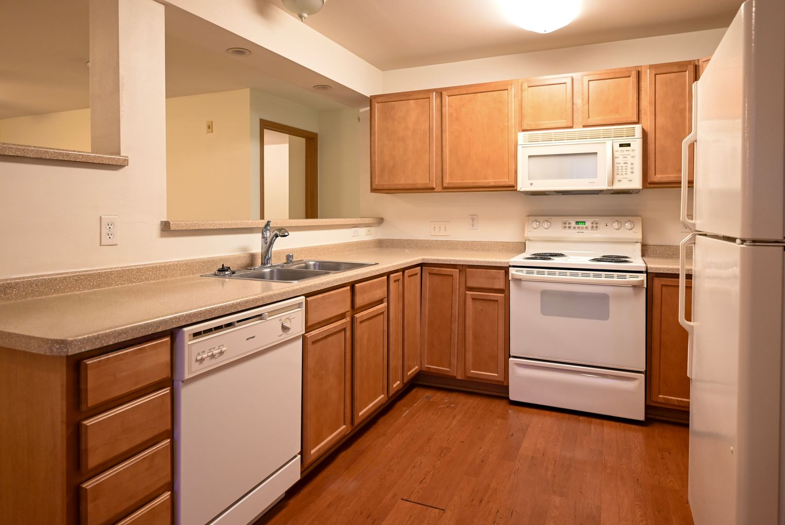 STOUGHTON Apartment: 2125 MCCOMB Rd