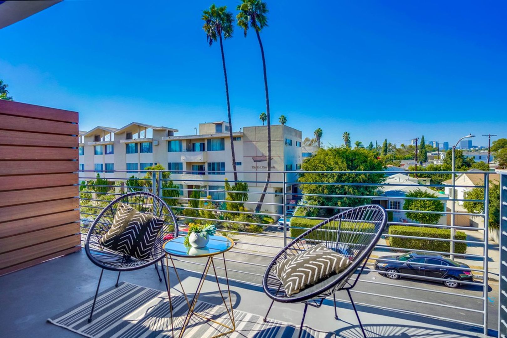 Los Angeles Condo: 2330 S Corning St