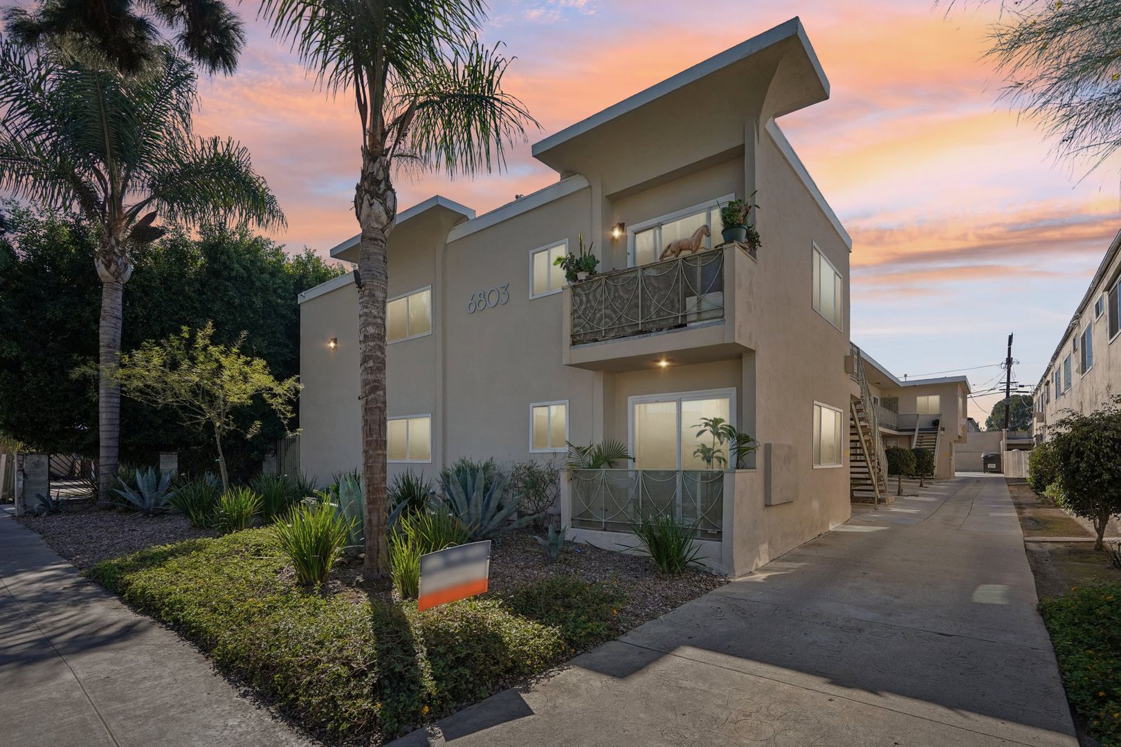 Los Angeles Condo: 6803 Brynhurst Ave