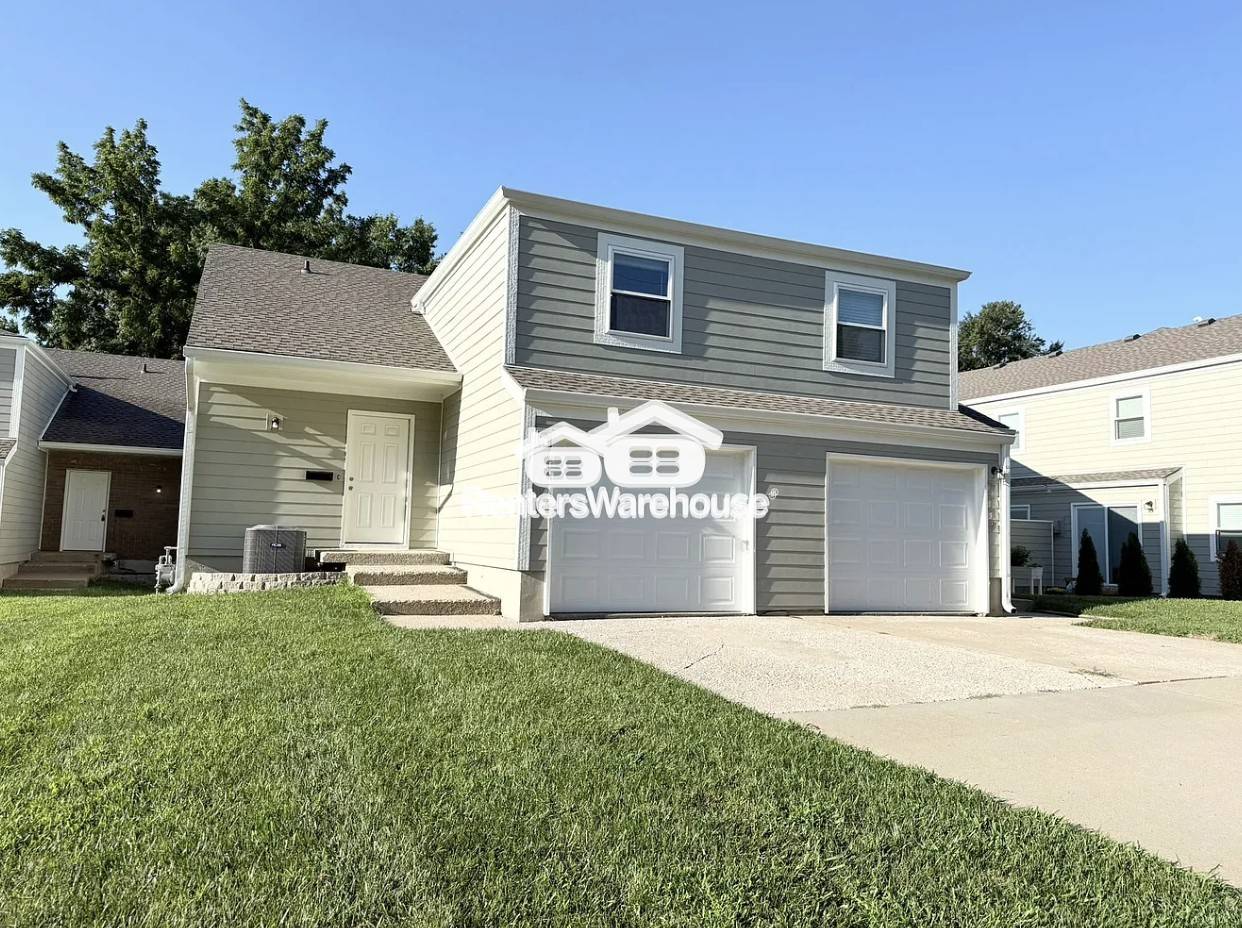 Overland Park Townhome: 7101 W 69th Street