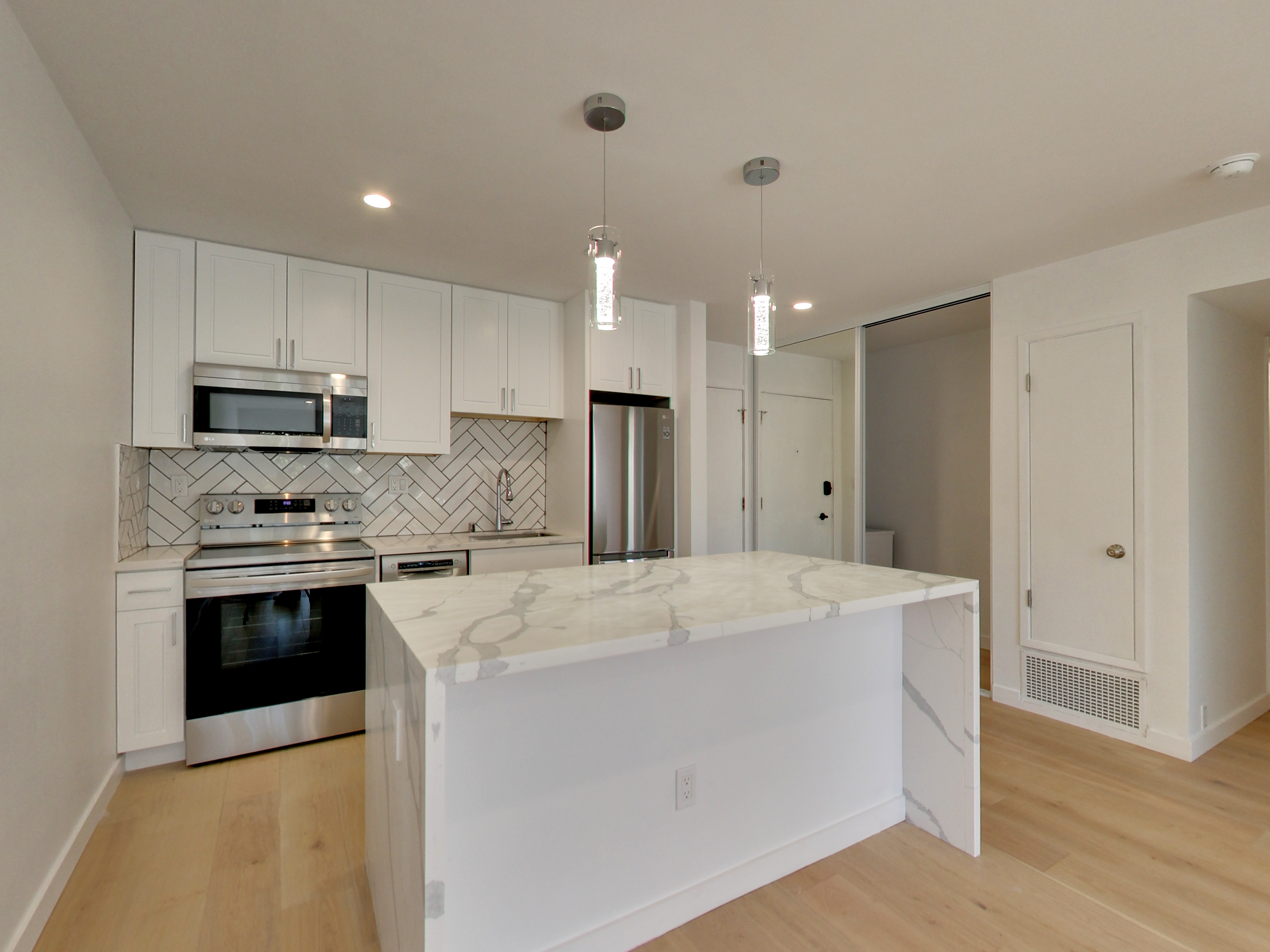 Burlingame Condo: 1504 Newlands Ave