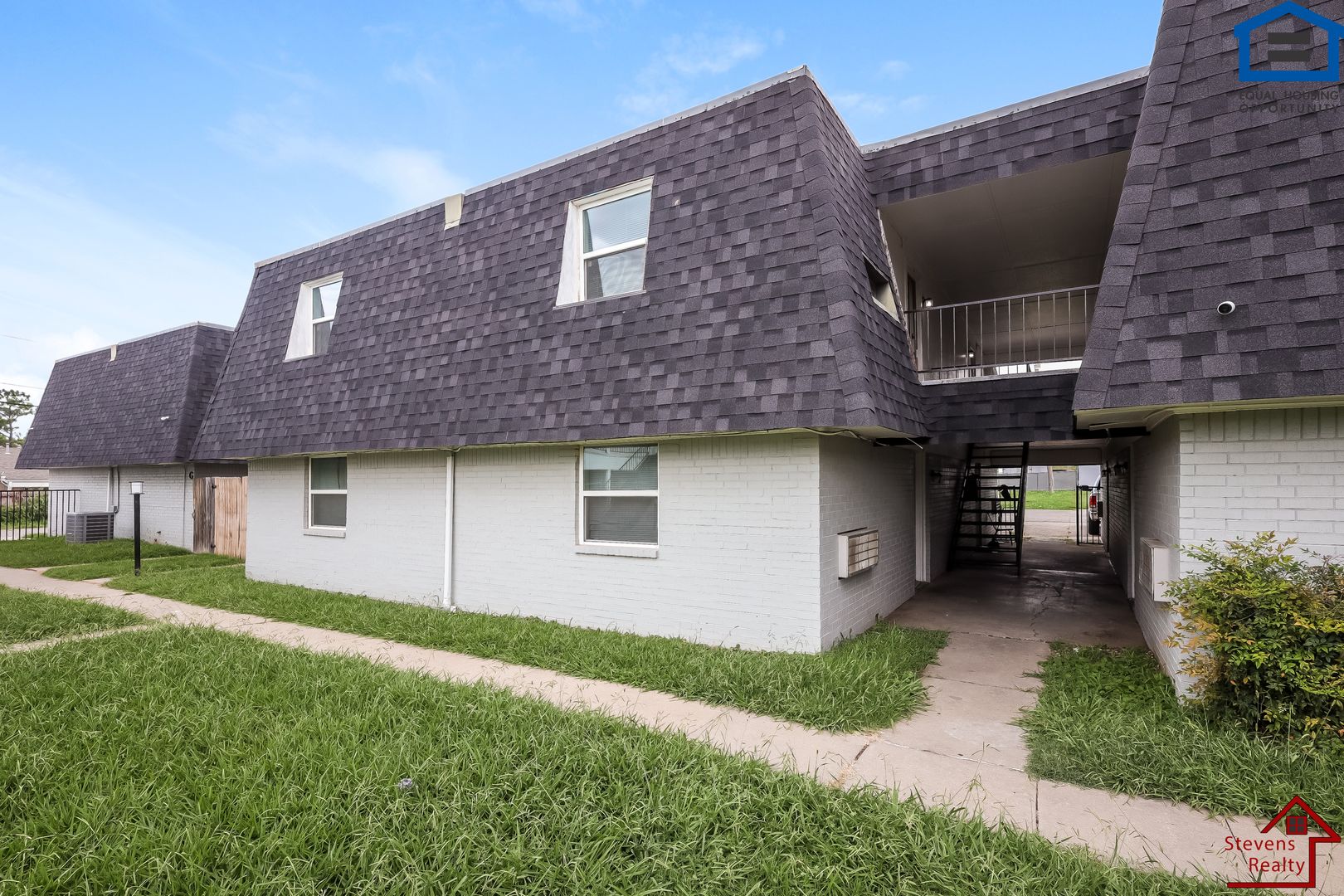 Lawton Apartment: 2110 NW Lindy Ave