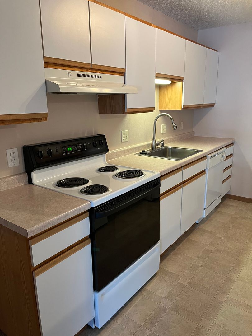 Tomah Apartment: 202 Murdock St