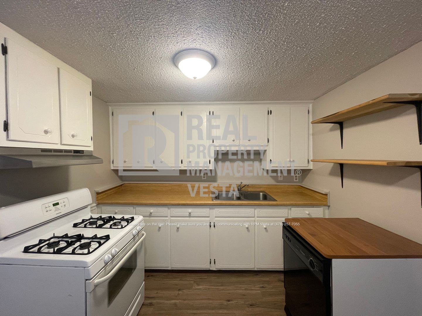 Macon House: 110 W Ridge Circle