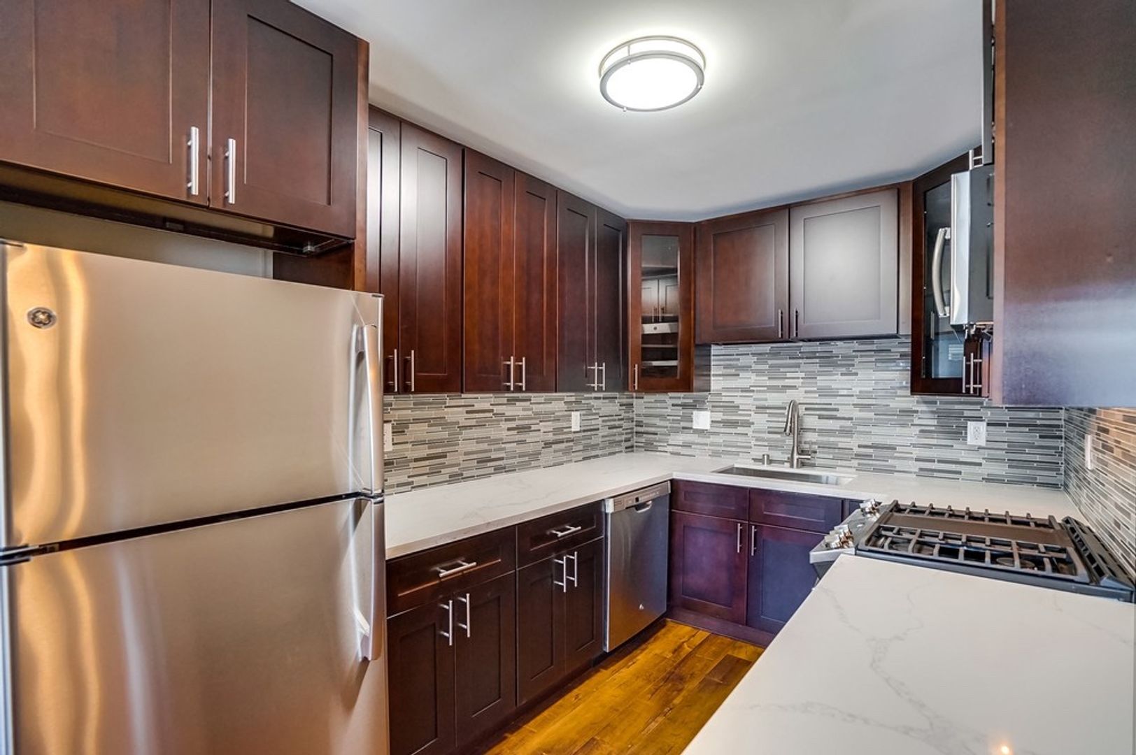 Inglewood Condo: 633 W Hyde Park Blvd