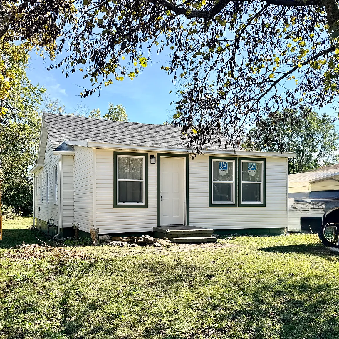 Collinsville House: 319 N 11th St