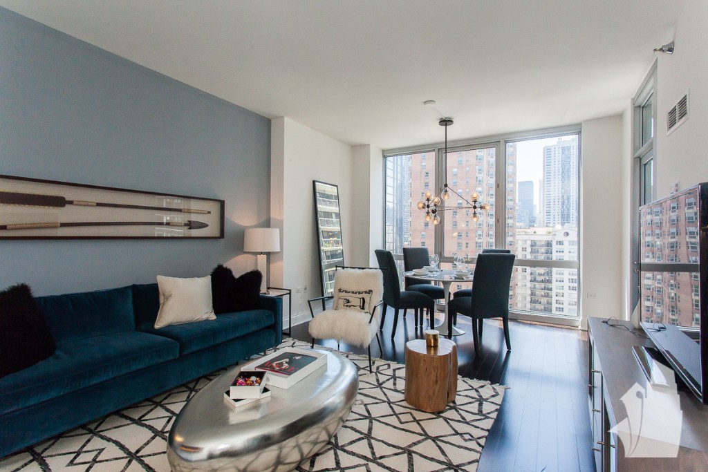Chicago Condo: 2 West Delaware Pl