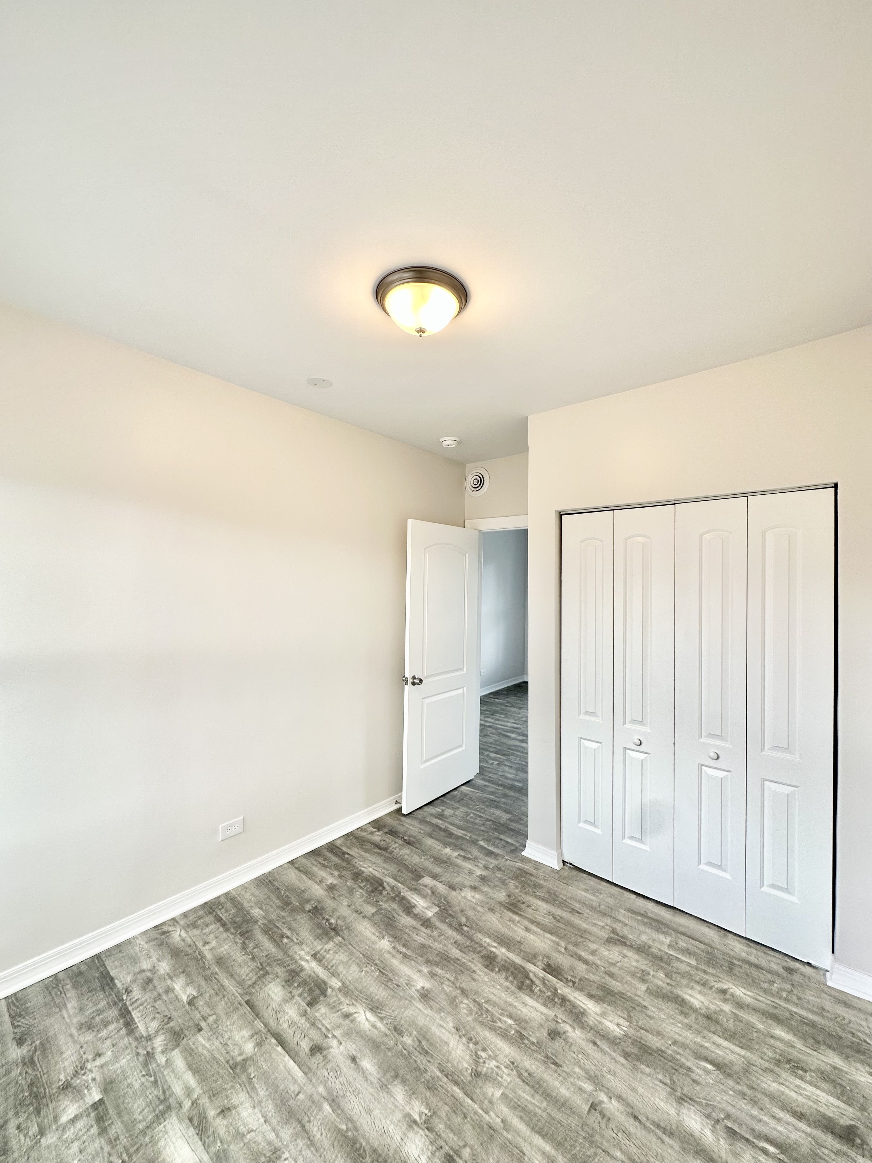 Chicago Condo: 1245 N Karlov Ave