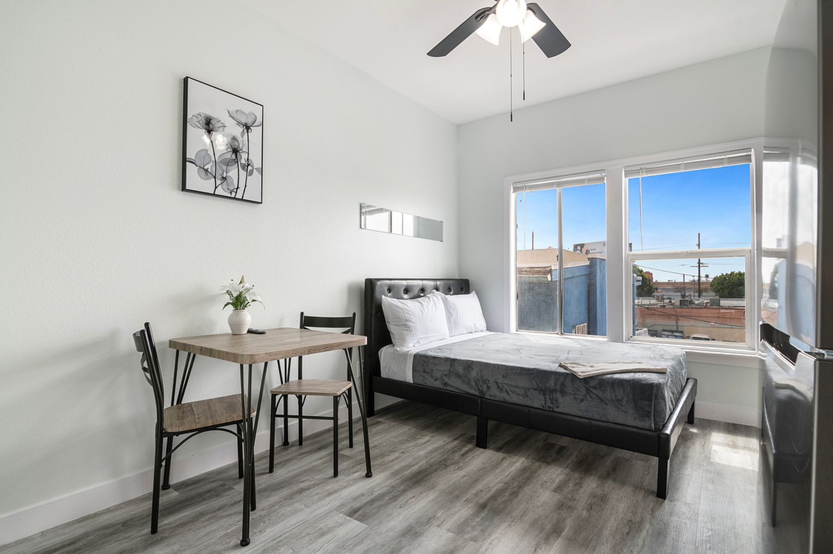 Los Angeles Apartment: 323 N Soto St