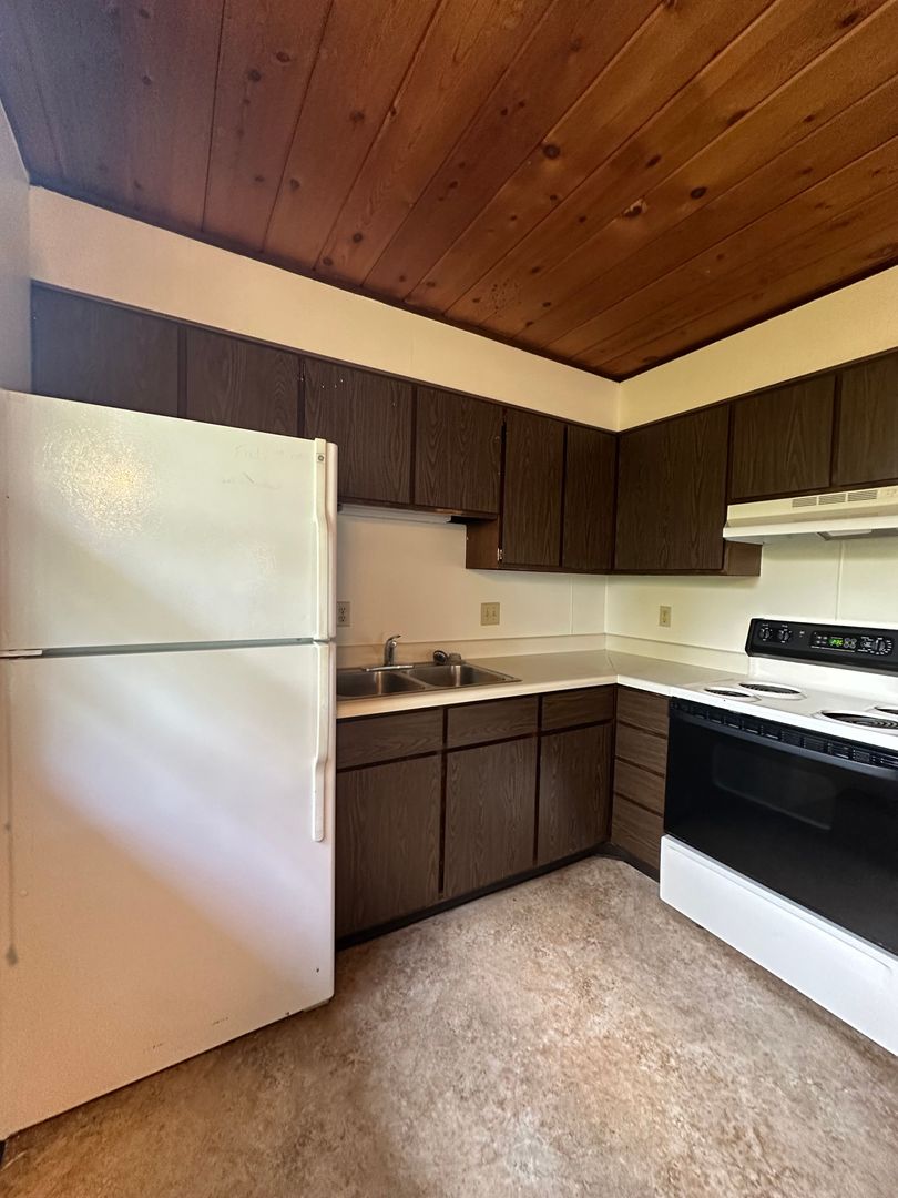 Madison Apartment: 1719 Onsgard Rd