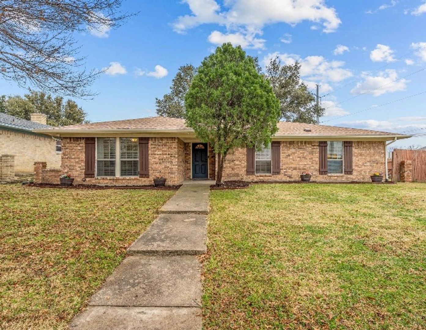 Lewisville House: 1592 College Parkway