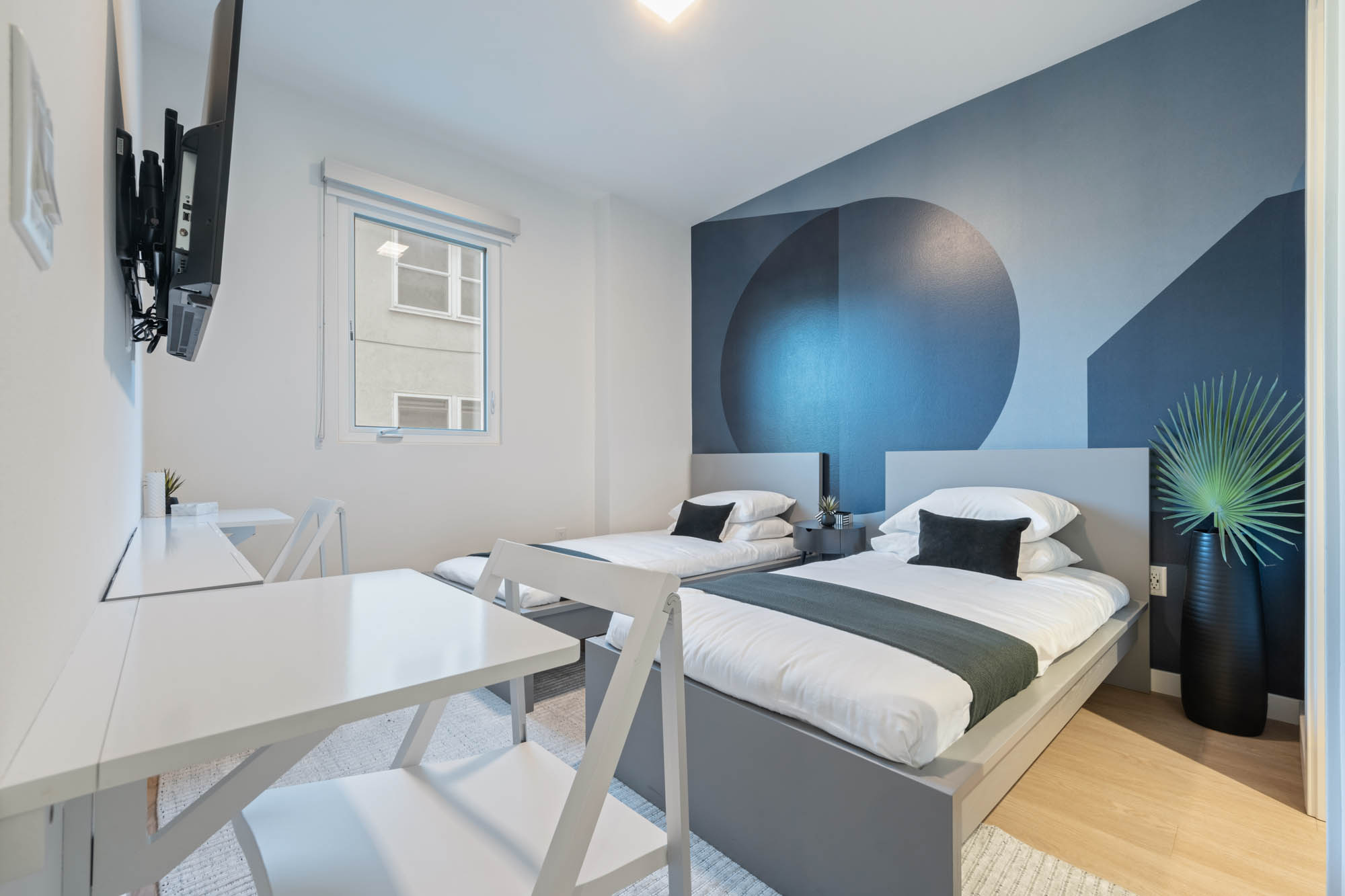 Los Angeles Apartment: 5851 W 88th St