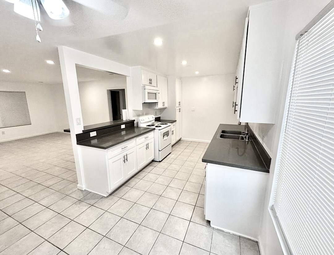 Torrance Condo: 2421 W 227th Street