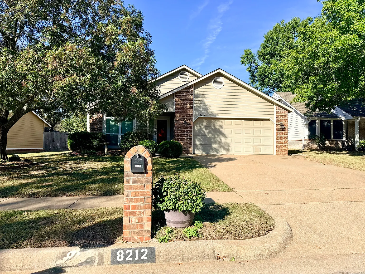 Broken Arrow House: 8212 S Beech Ave