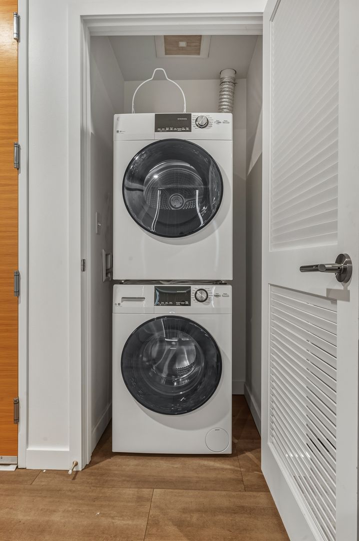 Seattle Apartment: 3200 16th Ave W