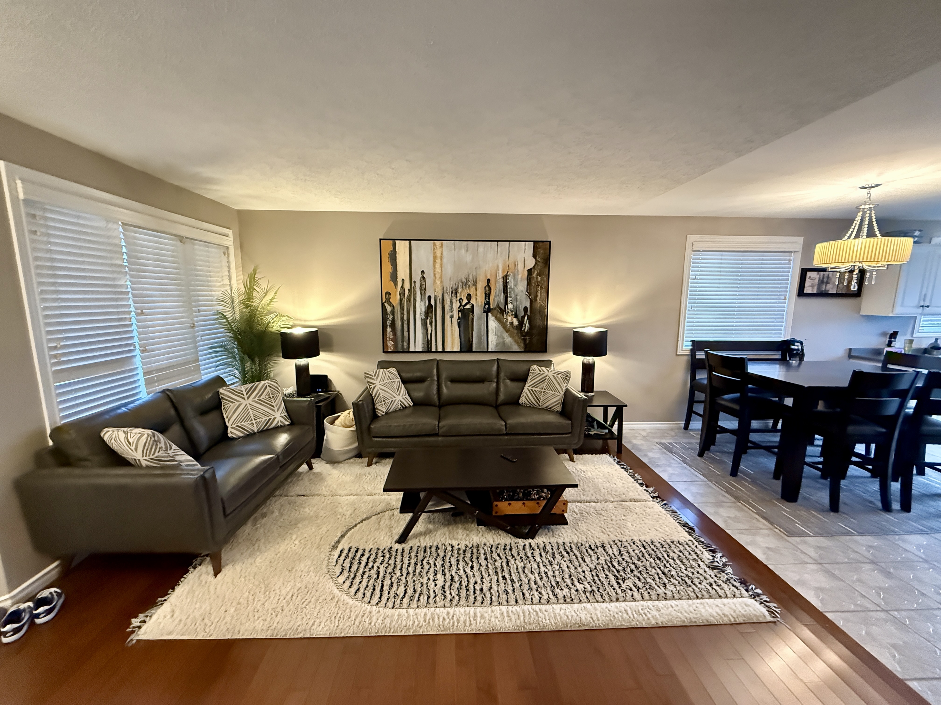 Windsor House: 3572 Caribou Cres