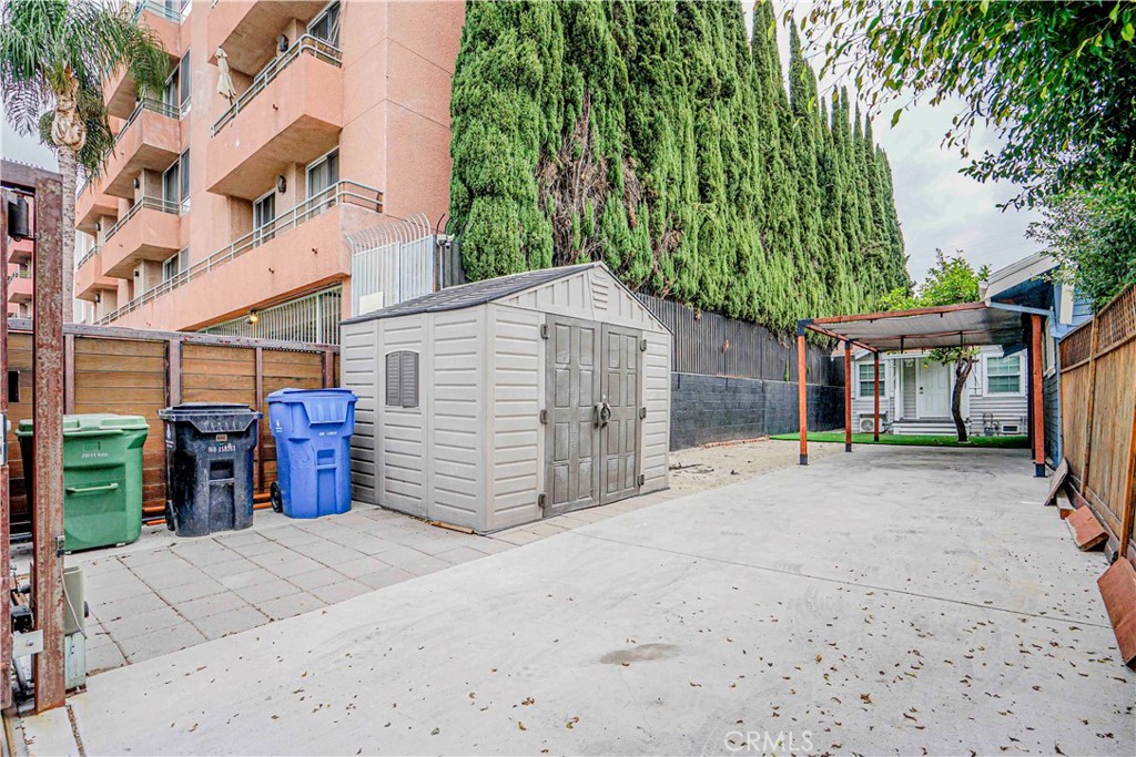 Los Angeles Condo: 1202 North Las Palmas Avenue