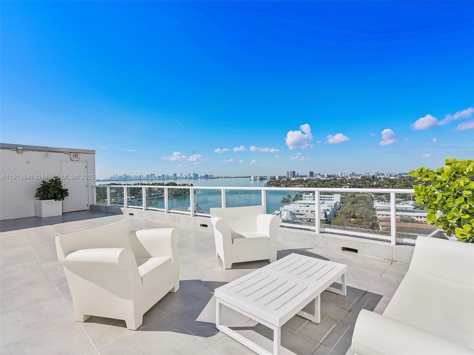 Miami Beach Condo: 900 Bay Drive