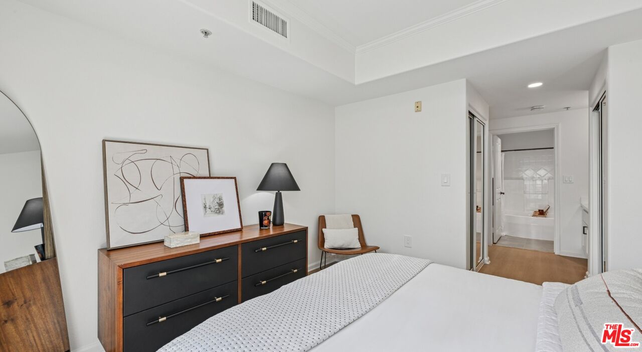 Pasadena Condo: 290 North Hudson Avenue
