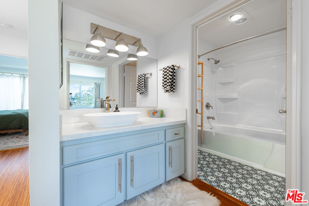 Los Angeles Condo: 1001 Figueroa Terrace