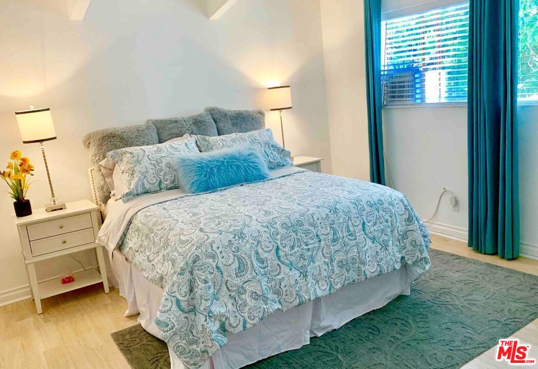 West Hollywood Condo: 1152 1/2 North Ogden Drive