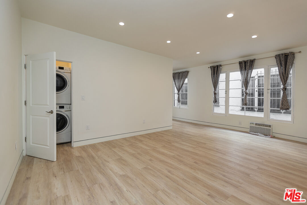 Los Angeles Condo: 7223 Willoughby Avenue
