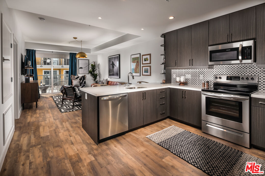 Los Angeles Condo: 555 North Spring Street