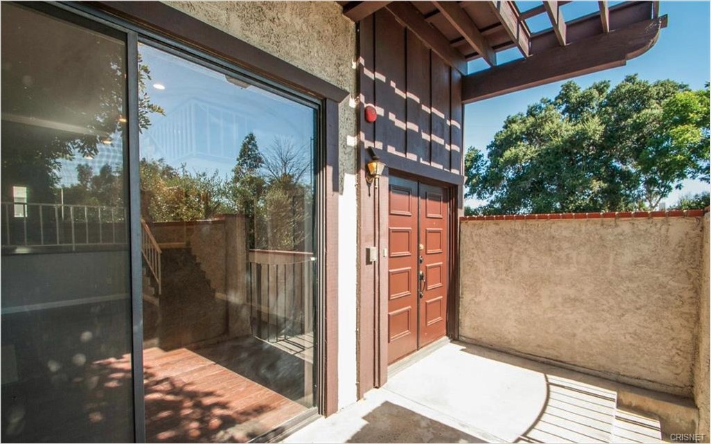 Encino Condo: 17824 Killion Street